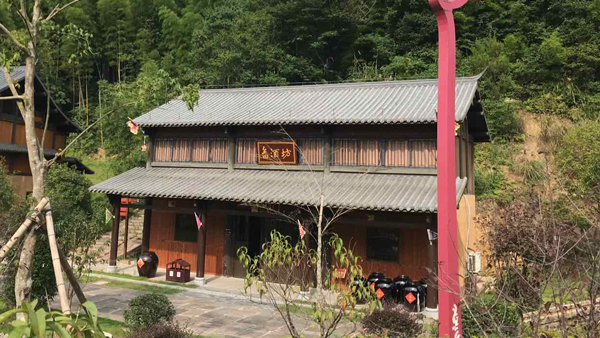 當(dāng)釀酒設(shè)備白酒酒坊注入畬族文化后，新月畬酒坊火了！