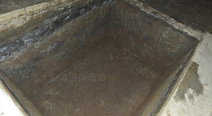 6.29起窖后，及時將窖池清掃干凈
