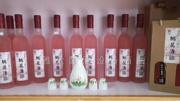 桃花源不僅桃花美，用熟料釀酒設(shè)備釀造的桃花酒更美