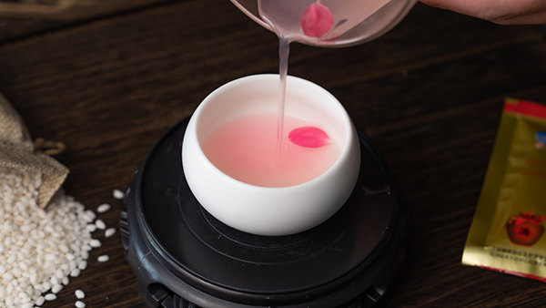 釀一壇美味桃花糯米酒，封存春天的味道