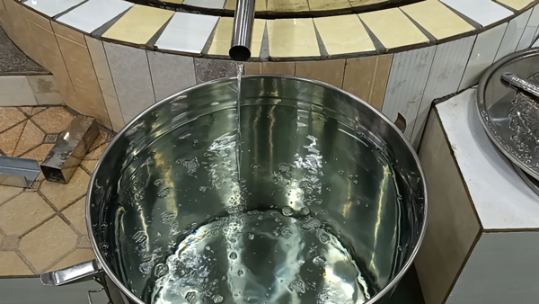 劉總回家開大型釀酒設(shè)備酒廠，實(shí)現(xiàn)中年留守村民再就業(yè)！