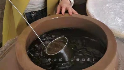 這種酒老酒鬼們都搶著存，是釀酒白酒設(shè)備釀造的正宗純糧酒